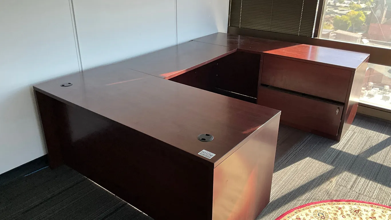 U-SHAPED EXECUTIVE DESK