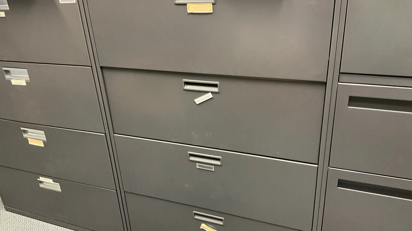 36”X19”X53” METAL FILING CABINET