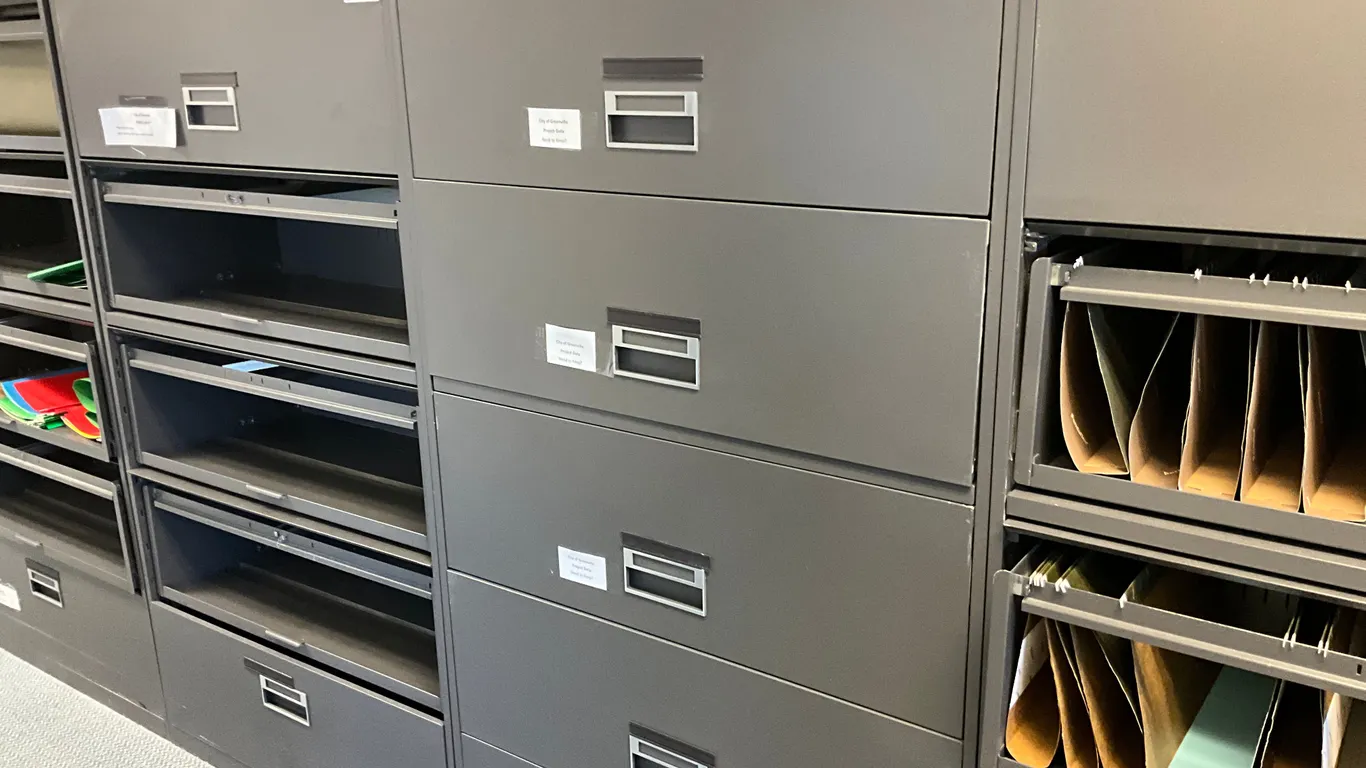 36”X18”X65” METAL FILE CABINET