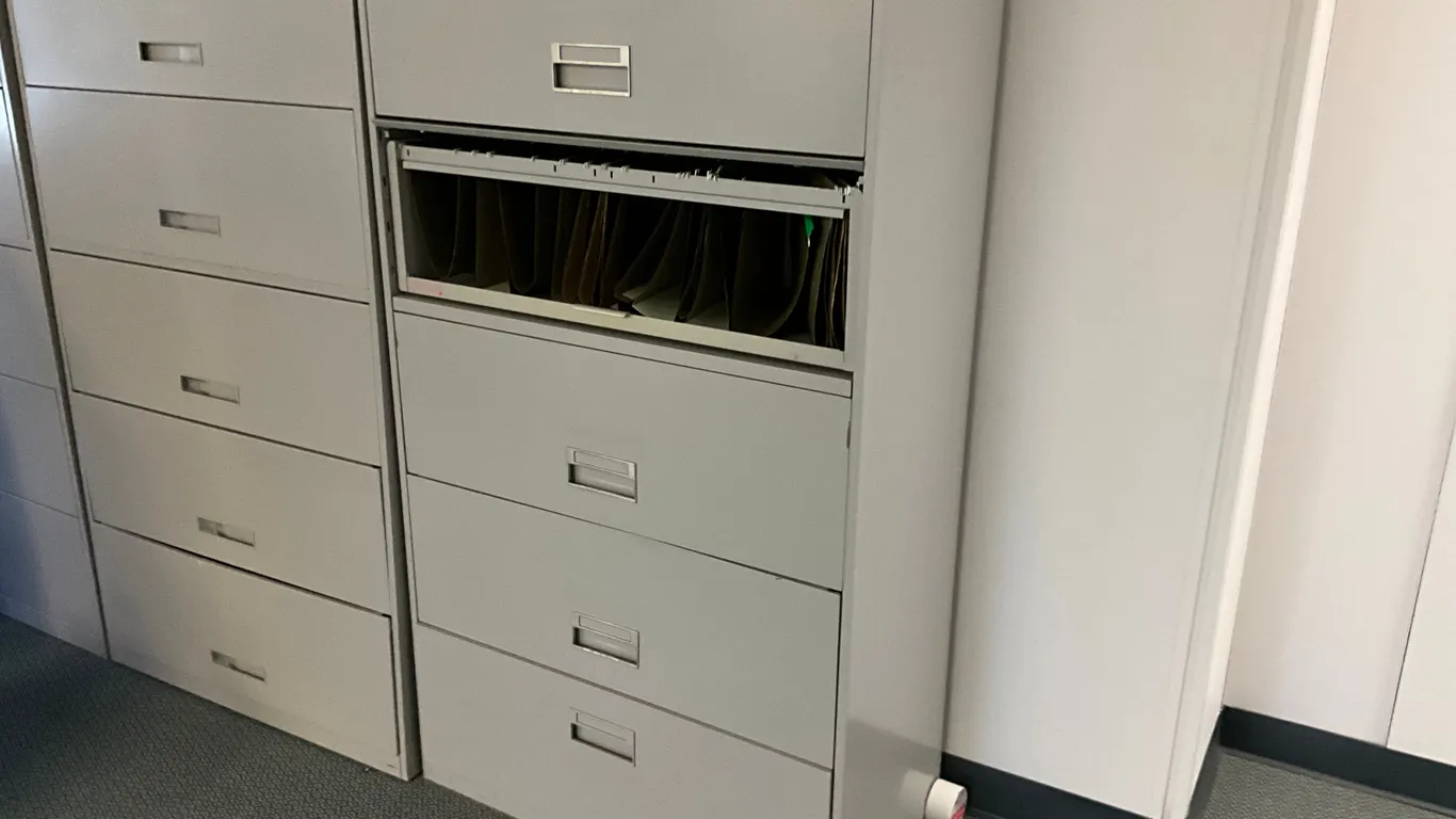 36”X19”X65” METAL FILING CABINET