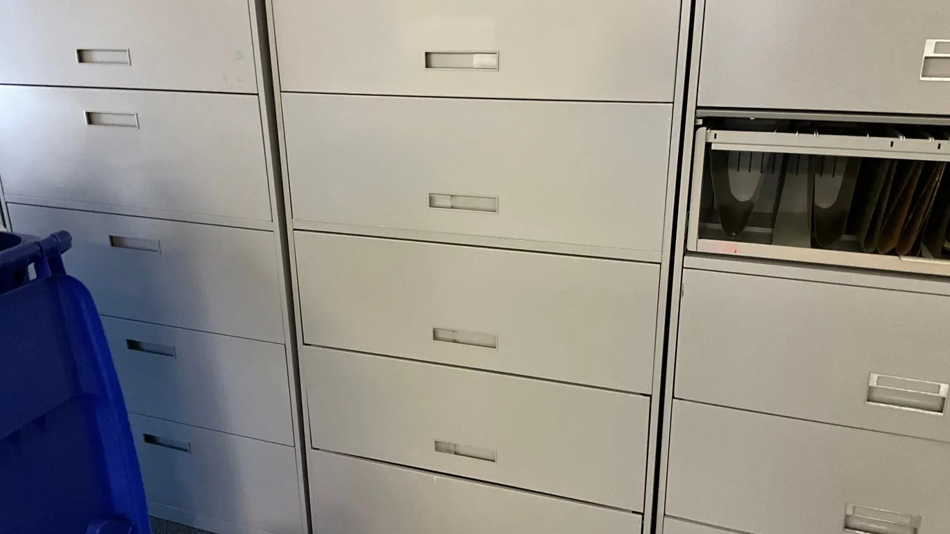36”X19”X65” METAL FILING CABINET