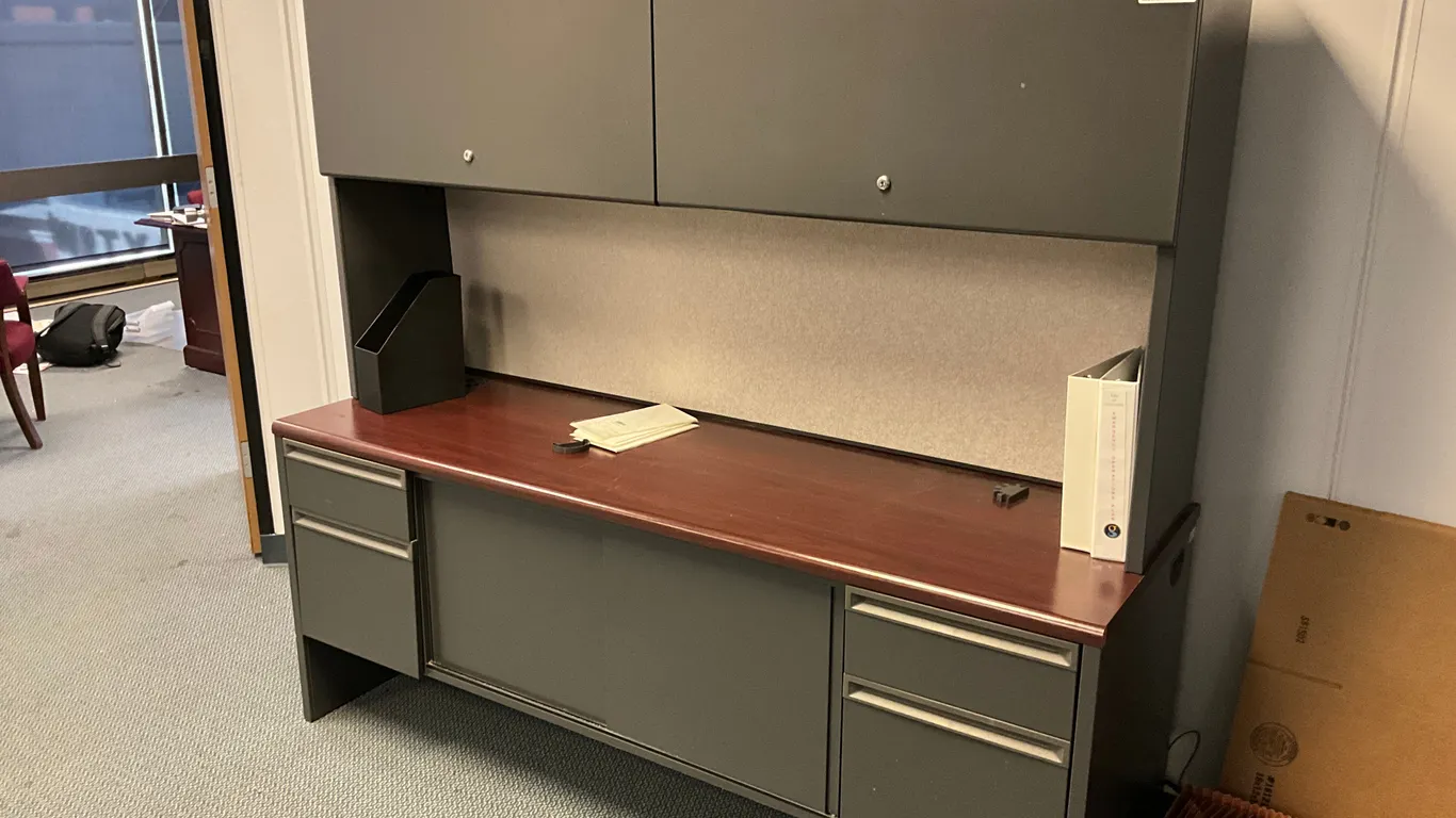 DESK WITH DRAWERS & OVERHEAD STORAGE