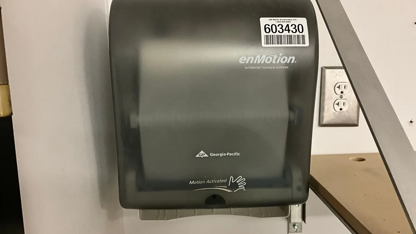 GEORGIA PACIFIC ENMOTION AUTOMATIC TOUCHLESS DISPENSER