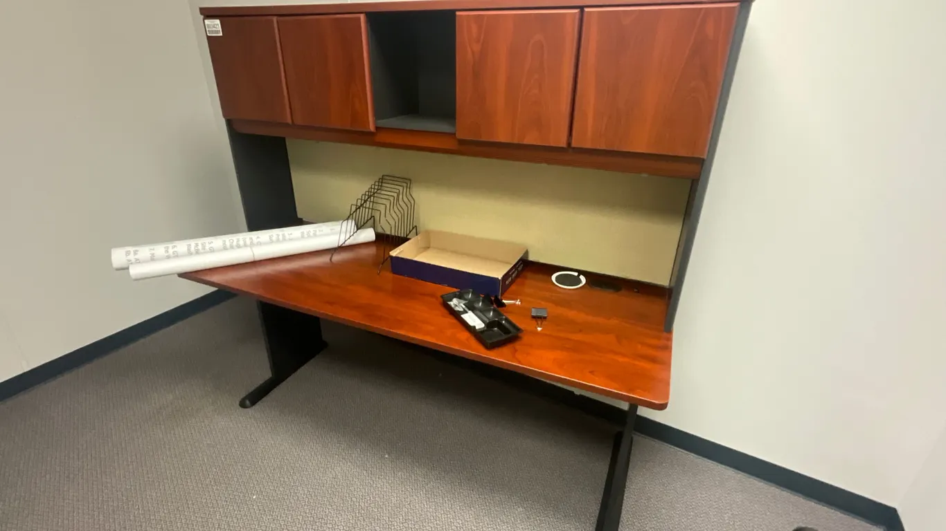 72”-27”-66” DESK WITH OVERHEAD CABINETS