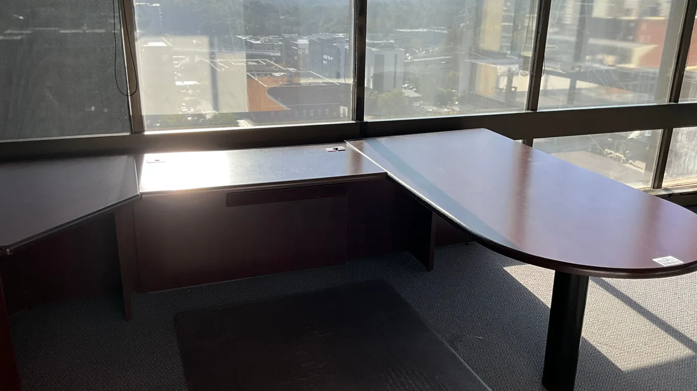 L-SHAPED EXECUTIVE DESK