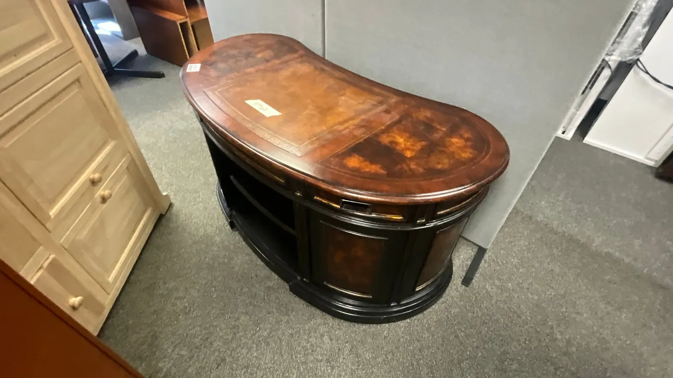 60”X28”X30” WOODEN DESK W/ DRAWERS
