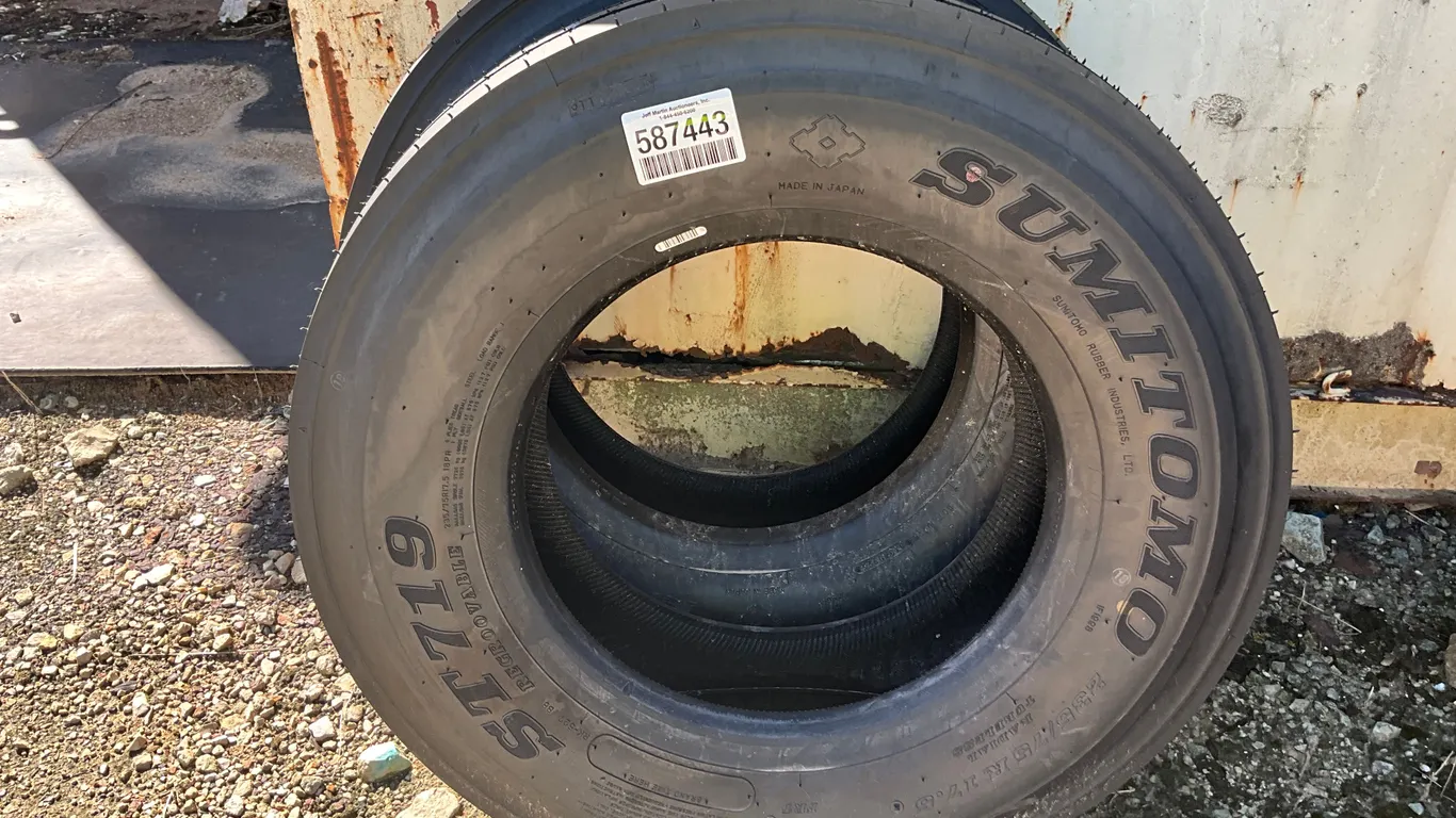 QTY OF (2) NEW SUMITOMO 235/75R17.5 TIRES