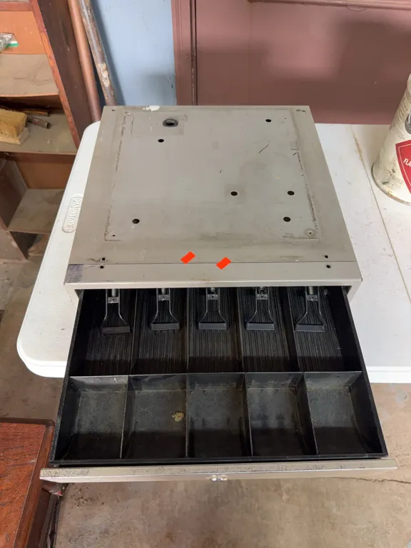 Cash box