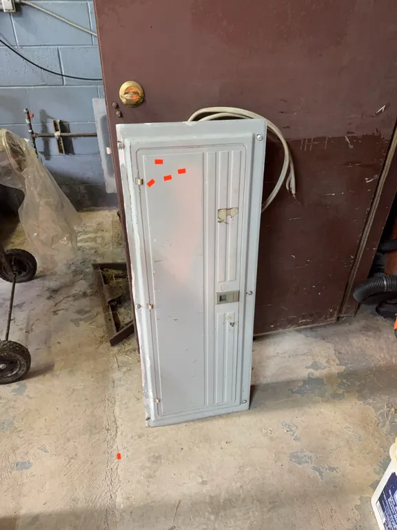 Box 200 amp electrical box, copper buss bar