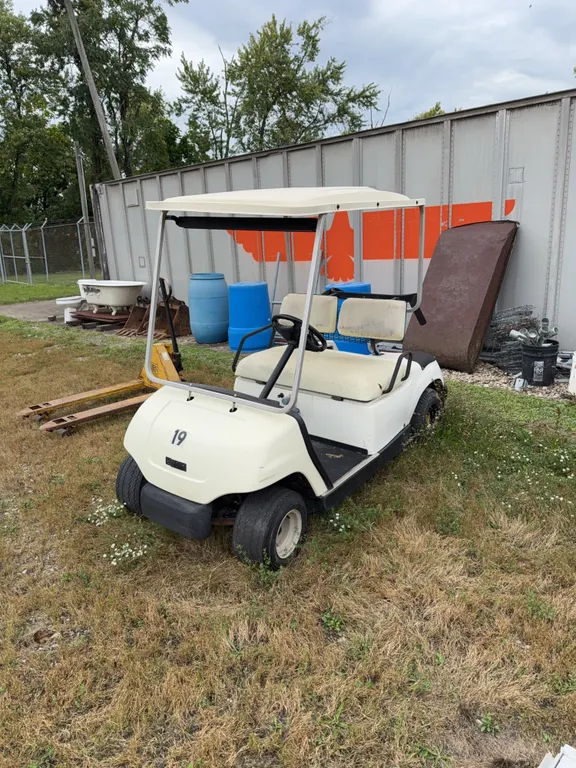 Yamaha gas golf cart, does not run currently
