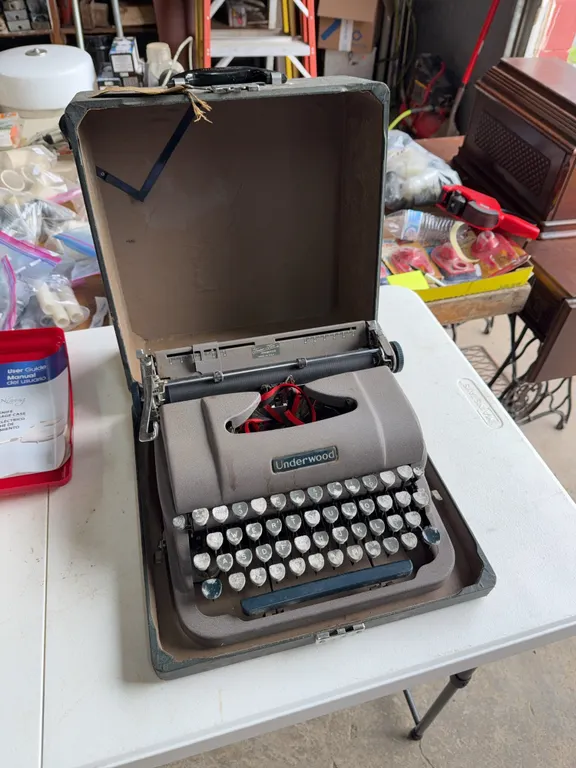 Underwood typewriter with Karrie in case/includes key