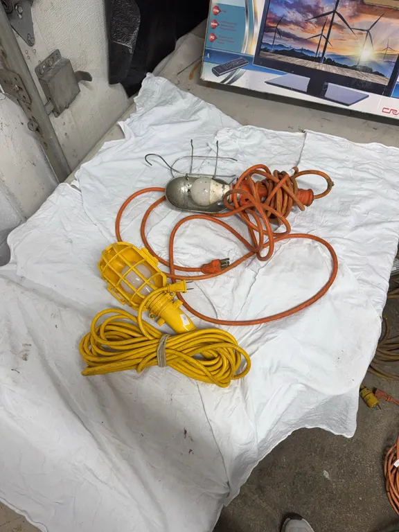 2 corded hanging work lights working