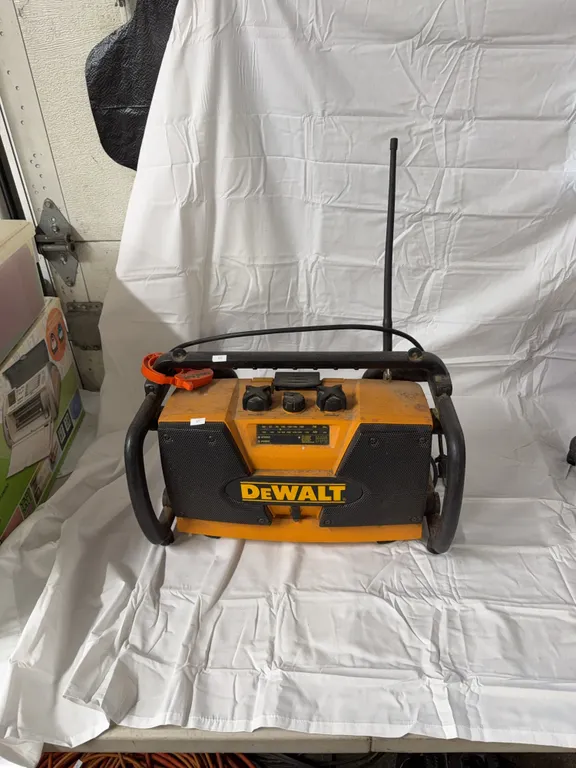 Dewalt jobsite radio 18v