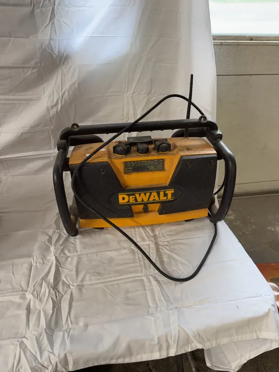 Dewalt jobsite radio 18v