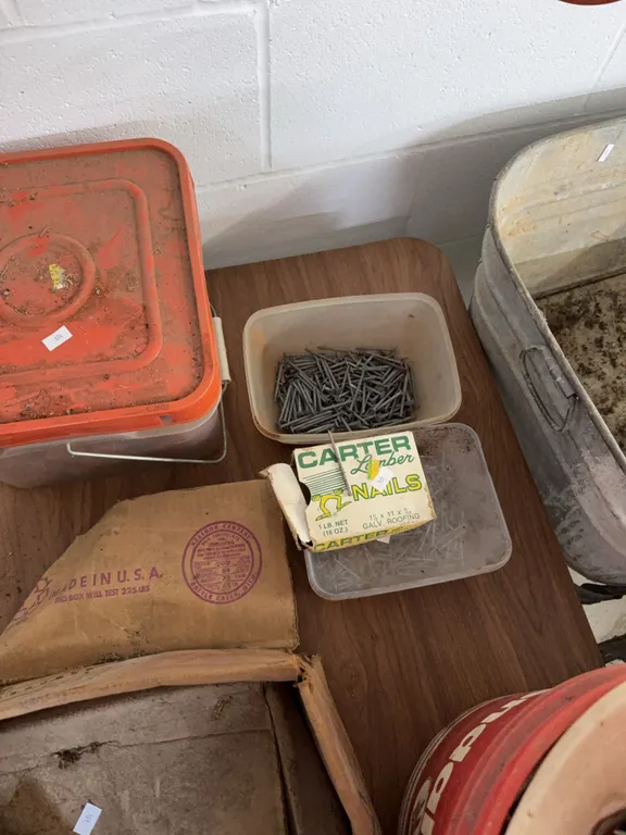Roofing nails, insulation Button caps, 16 penny nails