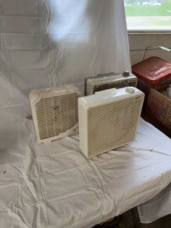 3 small box fans