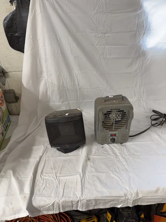 2 electric heaters working