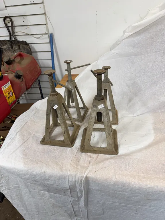 4 Jack stands
