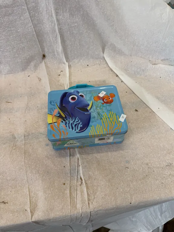 Finding dory metal lunchbox