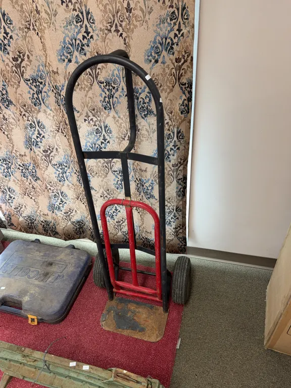 Rubber wheel dolly