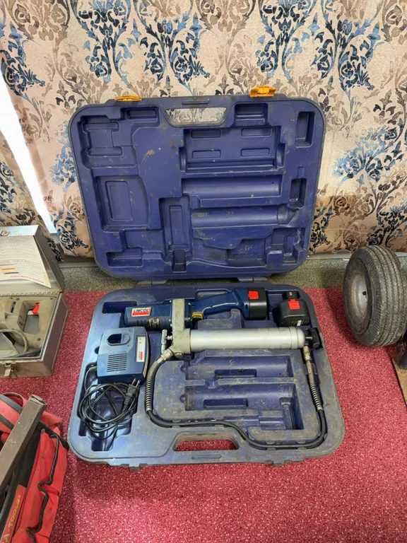 Lincoln battery powered grease gun