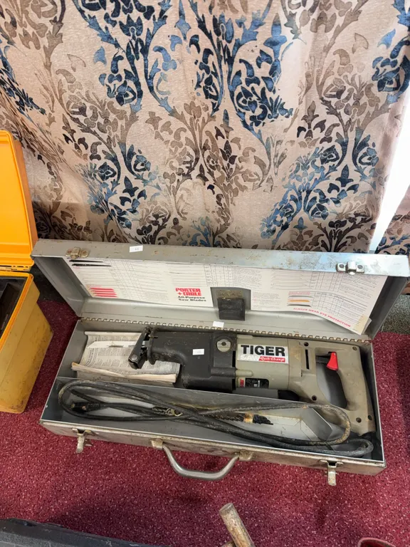 Tiger Porter cable saw saw electric