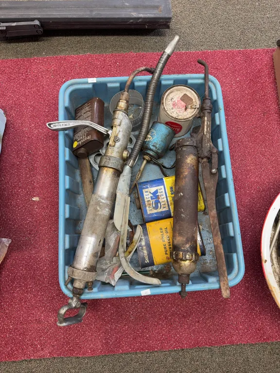 Grease guns, Oilers, oil