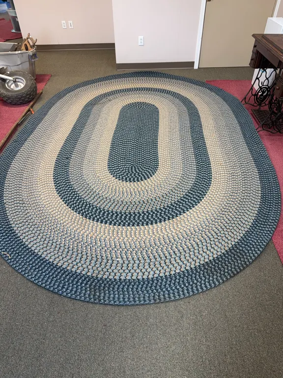 Area rug/11 feet long, 93 inches wide