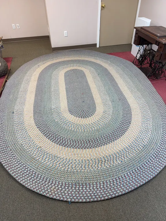 Area rug/11 feet long, 93 inches wide