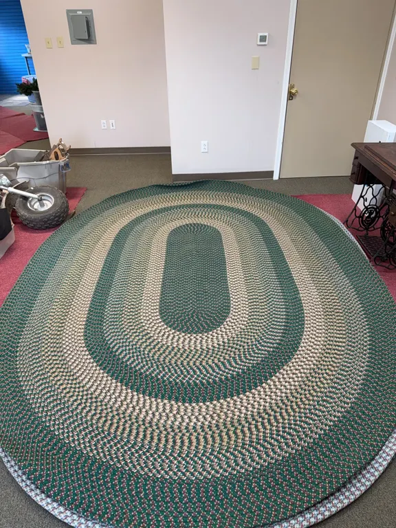 Area rug/11 feet long, 93 inches wide