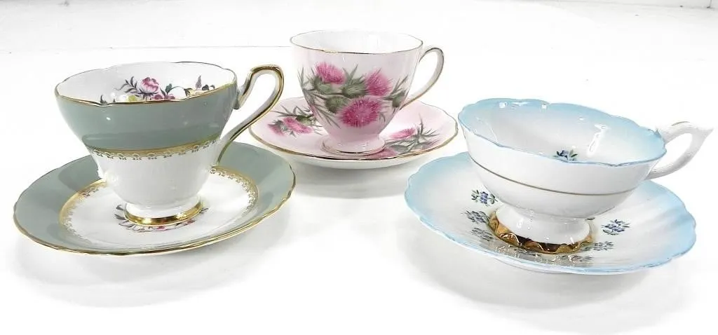 SUTHERLAND HM , COLCLOUGH TEACUPS & SAUCERS