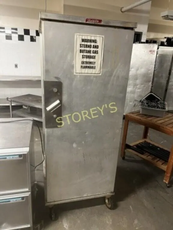 Brute Alumin Holding Cabinet on Wheels