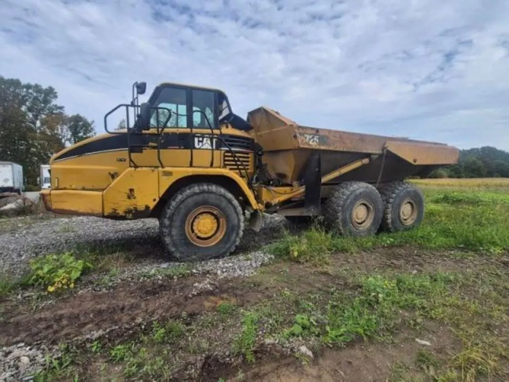 2005 Caterpillar 725 6x6 Articulated Dump Truck CA