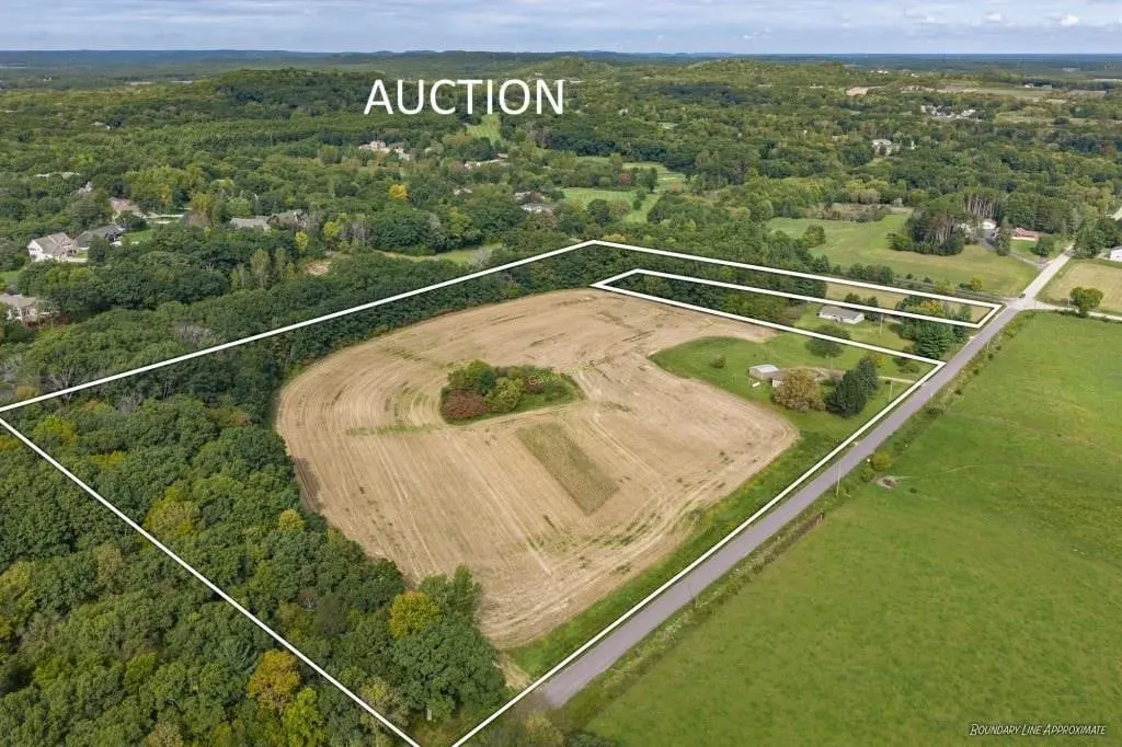 17.35 Acre Country Home- Town of Dellona
