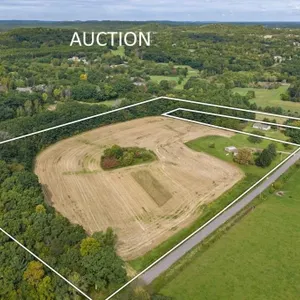 17.35 Acre Country Home- Town of Dellona