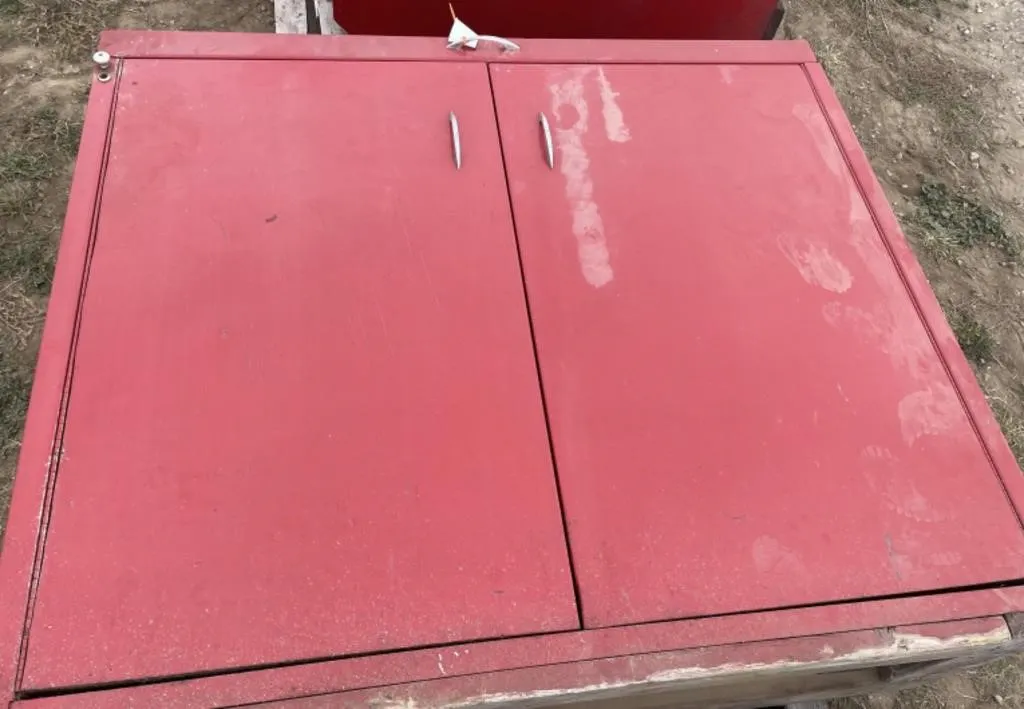 Red Shop/Tool Cabinet W/ Shelves
