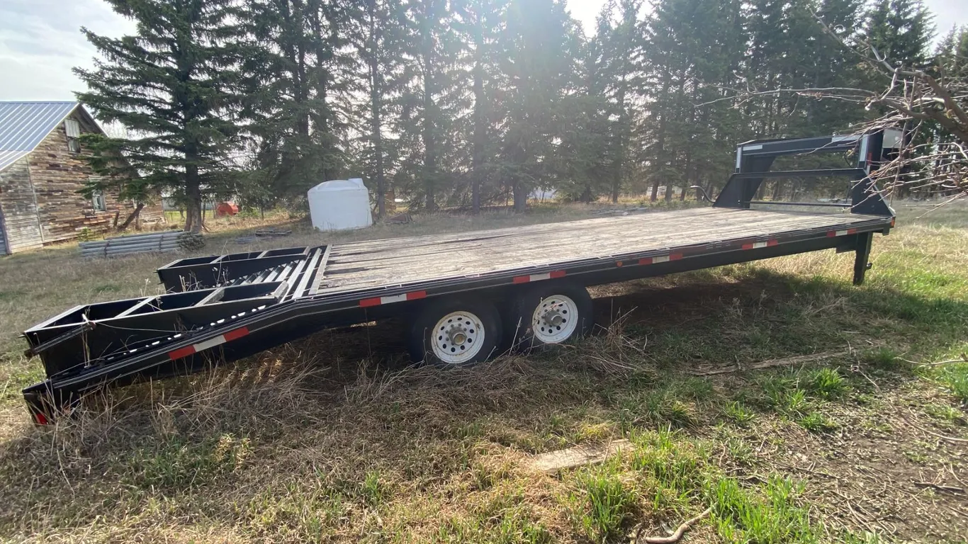 2006 Double A 25 ft. Pin 5th wheel G/N Flat deck trailer, flip down ramps, tandem axle, spare, appro