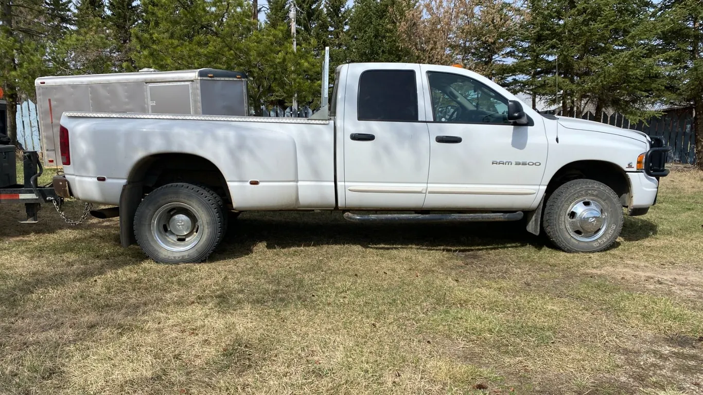 2004 Dodge 3500, diesel auto, quad cab, 4x4, 66,000 km, loaded, 2- 5th wheel hitches, original owner
