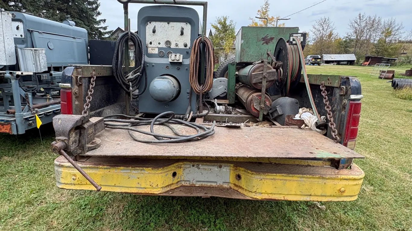 (Lot #'s 417 & 418 are a Group Lot) Lincoln gas welder, #213130 trailer mtd. Cutting torch, vice, ta