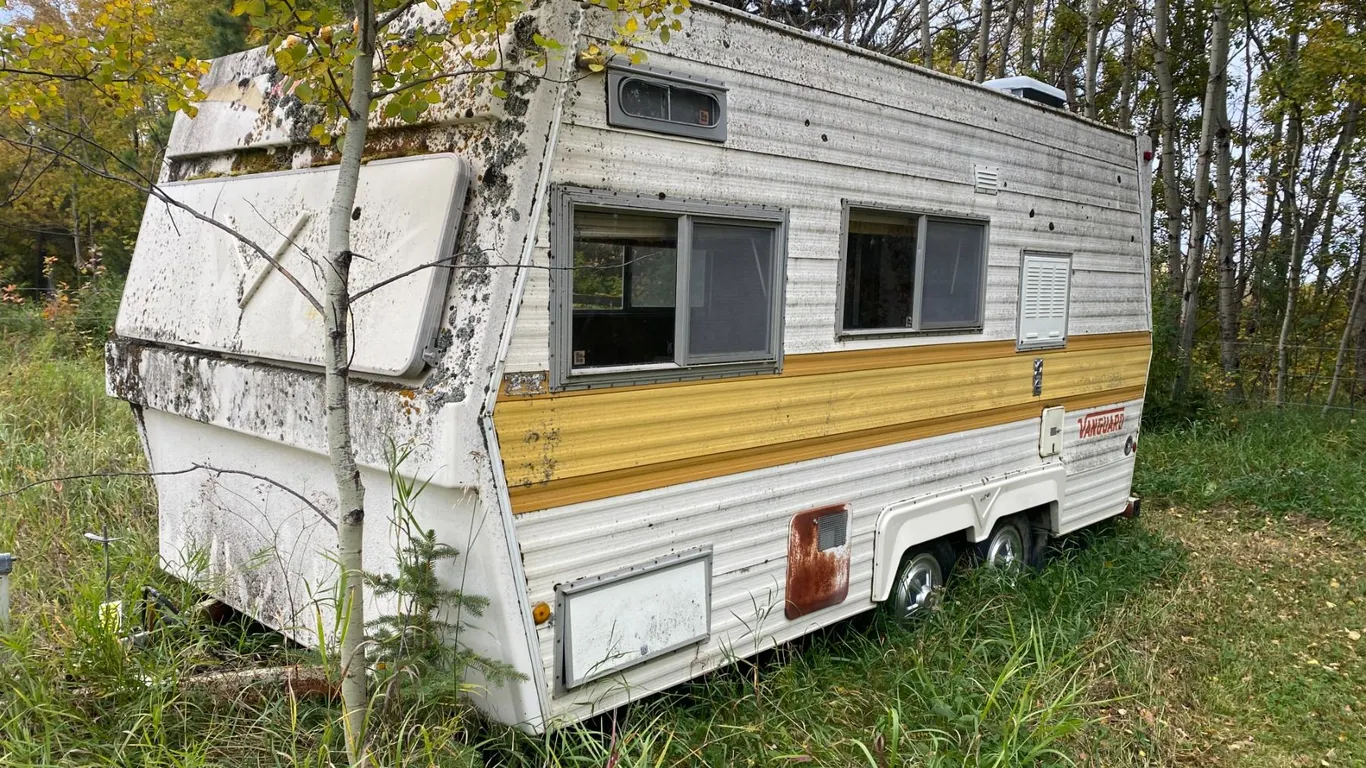 Vanguard, tandem axle H trailer, needs repairs, sells as is