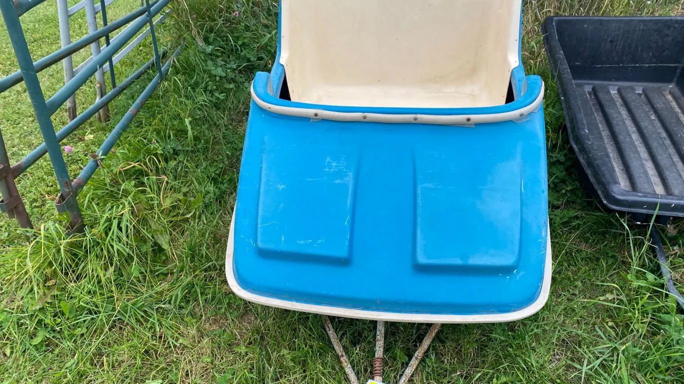 Blue & White Eskimo sleigh