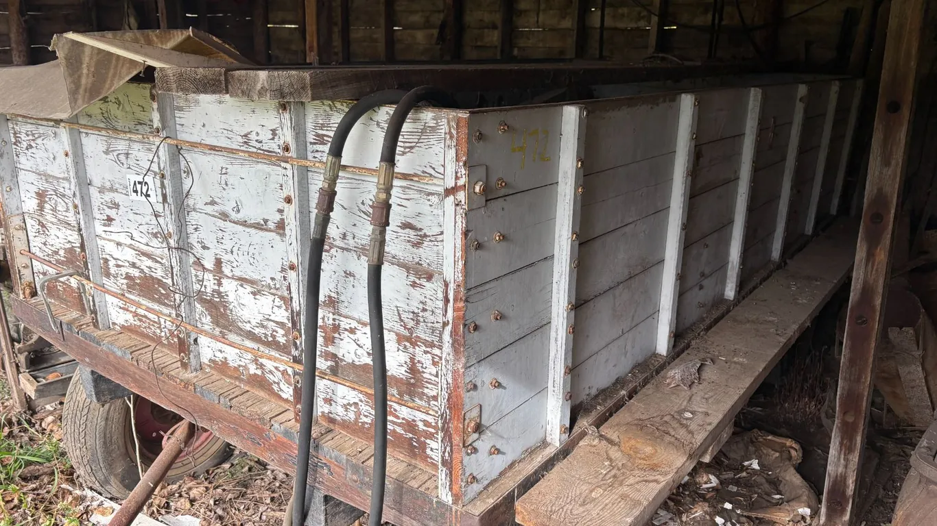 Grain box c/w hoist mtd. On steel framed wagon