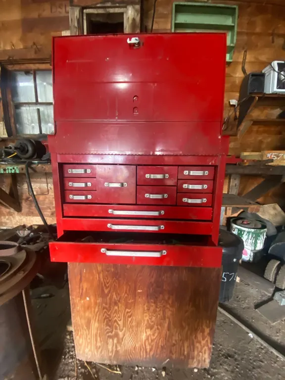 Beach 12-drawer tool cabinet c/w tools