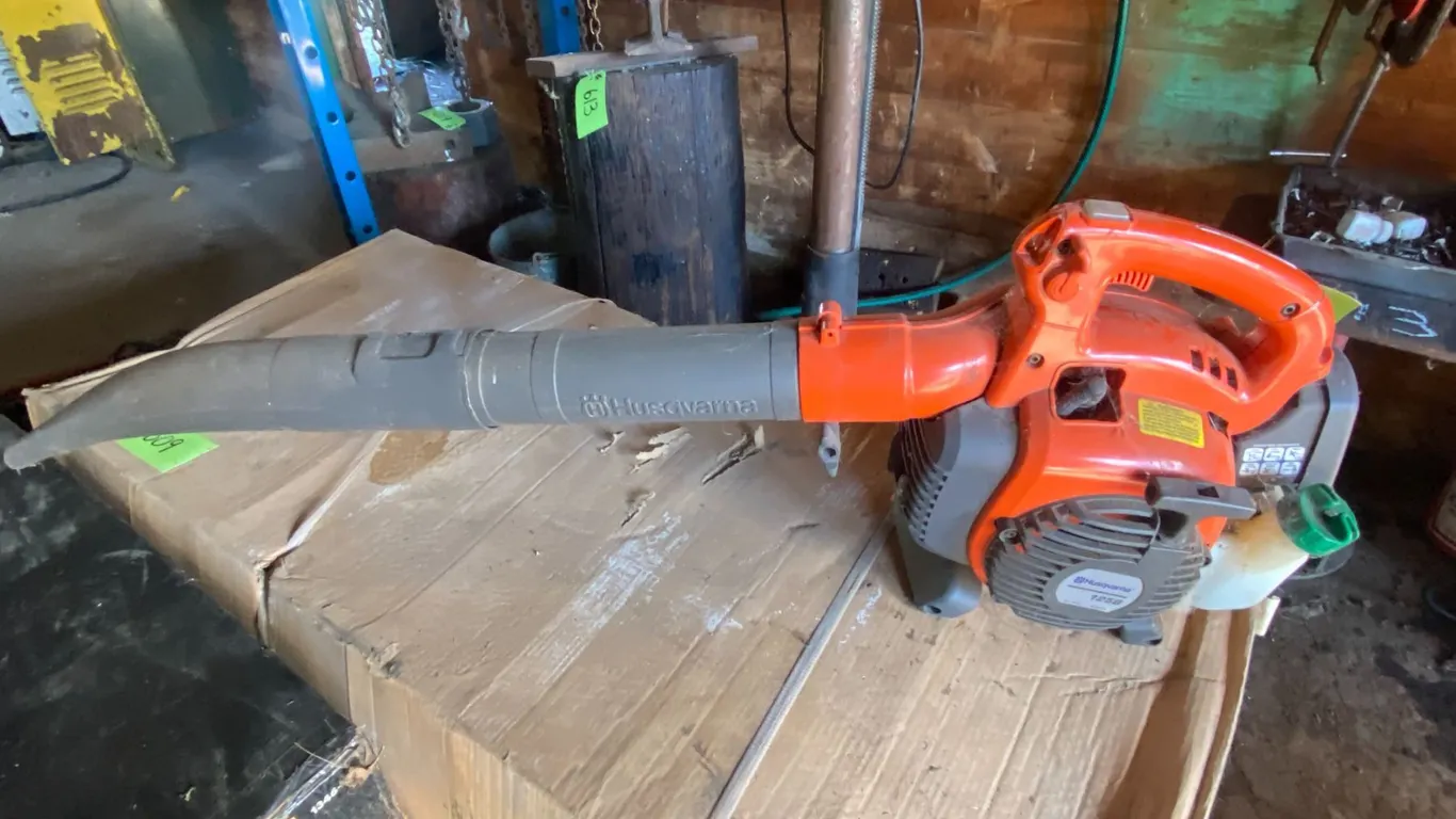Husqvarna gas blower