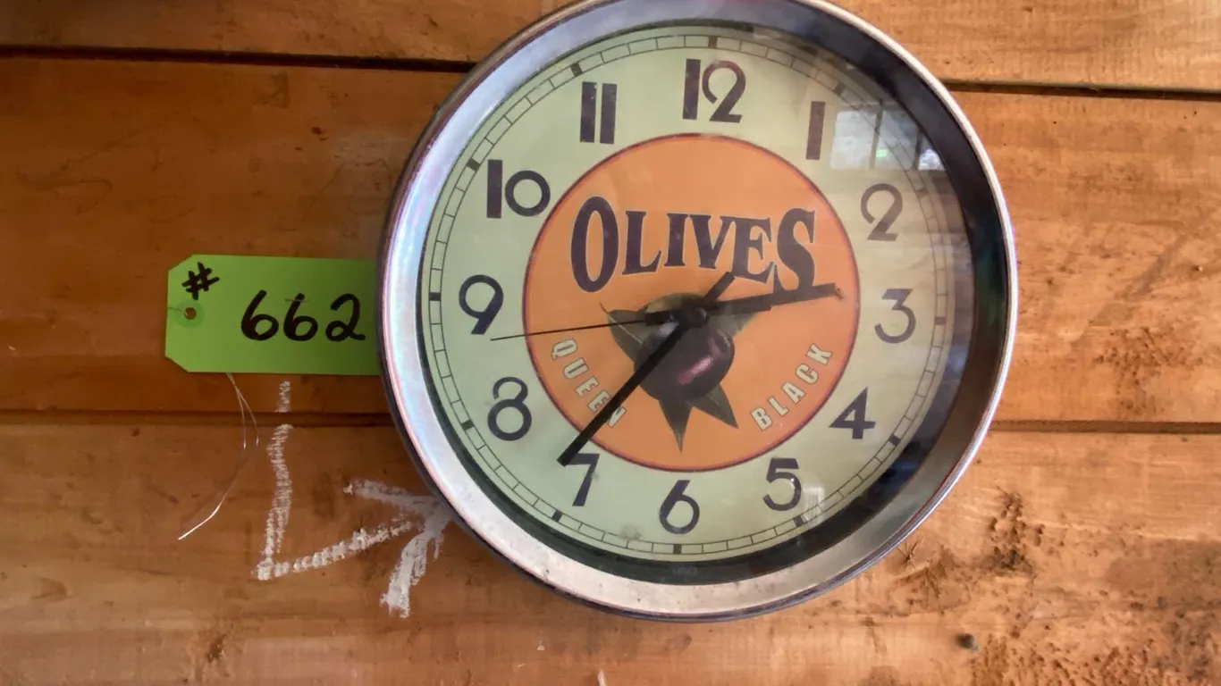 Olives clock