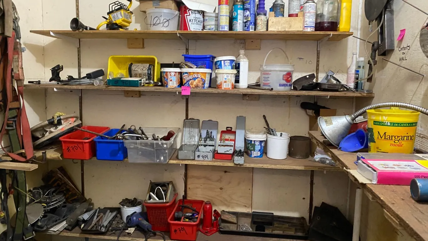 Jack-all & all tools in hallway