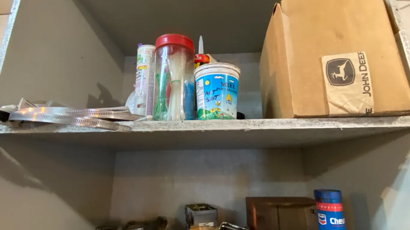 Contents on shelf