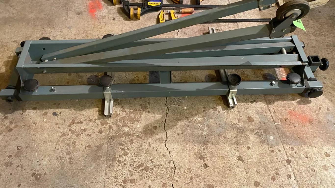 Rolling folding stand