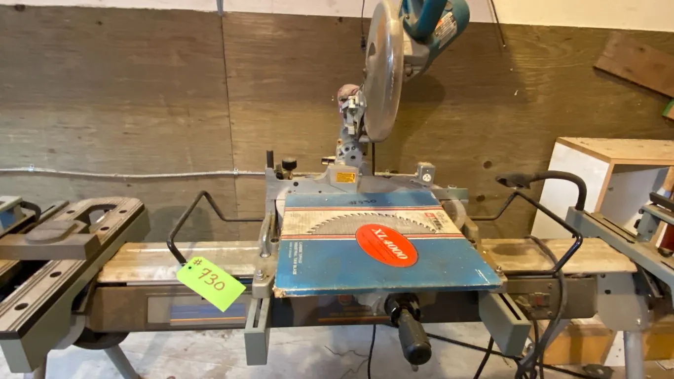 Makita mitre saw & specialized table