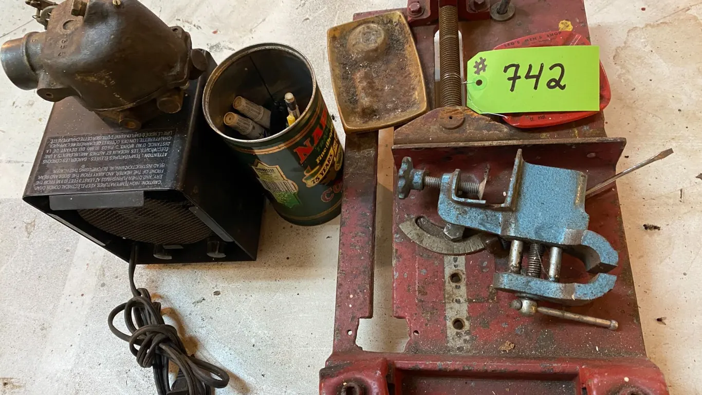 Small vice, old carb., heater & red clamps